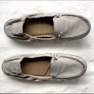 HUSH PUPPIES Light Grey Leather Loafers